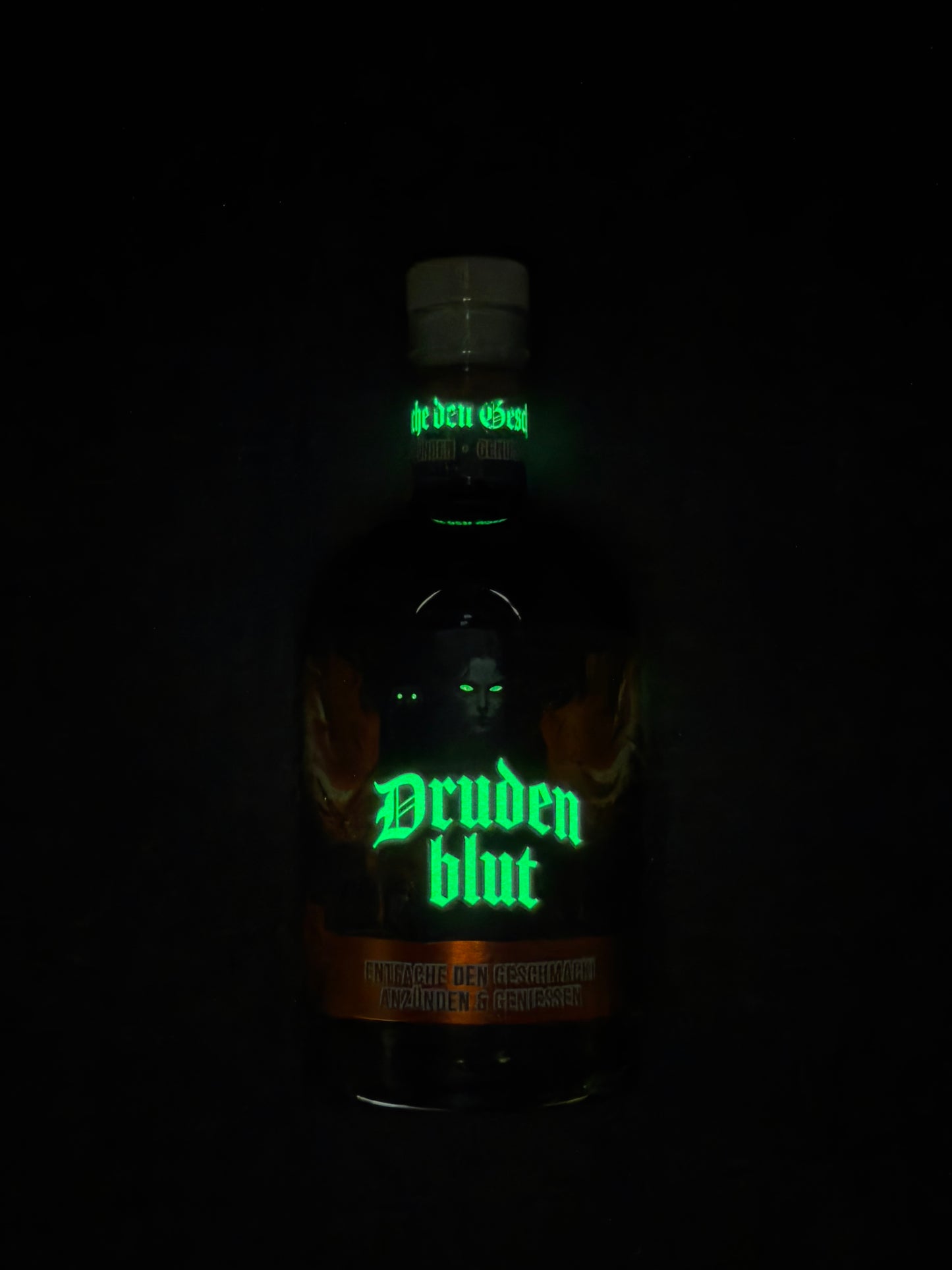 Drudenblut Heidelbeer-Spirituose mit Feuer-Effekt, 42% vol. 0,7 l